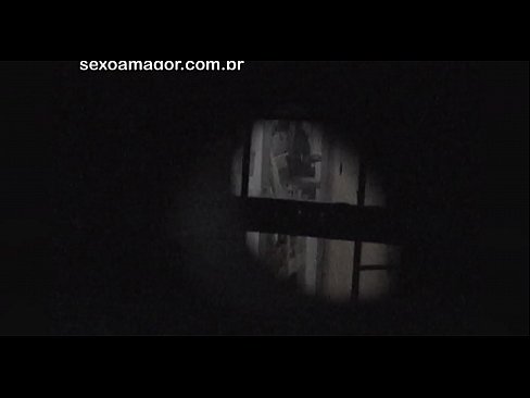 ❤️ Блонді таємно знімає на відео сусідський вуайерист, прихований за порожнистими цеглами Шлюхи на uk.quizfarmature.ru ❌